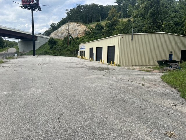 1000 Kramer St, South Charleston, WV à louer - Photo de l’immeuble – Image 3 sur 18