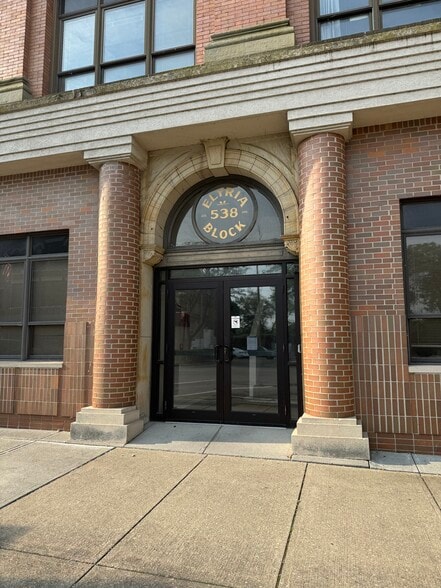 538 Broad St, Elyria, OH à louer - Photo de l’immeuble – Image 3 sur 6