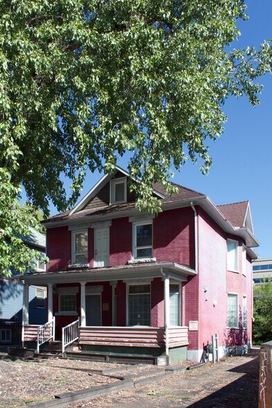 322 18th Ave SW, Calgary, AB à louer - Photo de l’immeuble – Image 3 sur 6