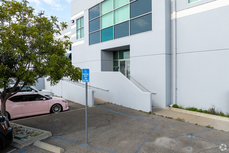 1585 Rio Vista Ave, Los Angeles, CA à vendre - Photo de l’immeuble – Image 3 sur 7