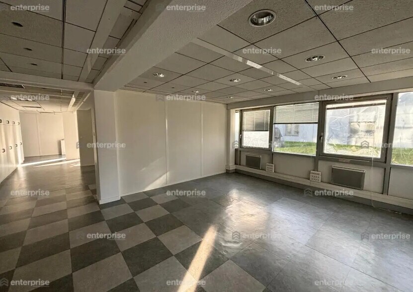 Bureau dans Amiens à louer - Photo de l’immeuble – Image 3 sur 7