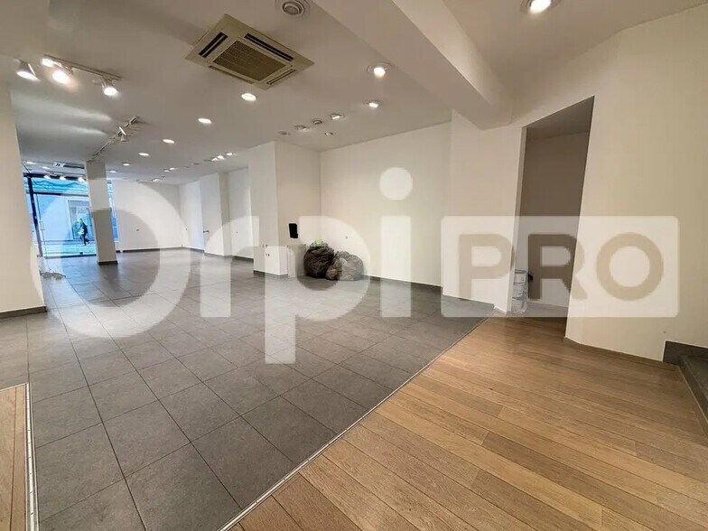 Local commercial dans Compiègne à louer - Photo de l’immeuble – Image 2 sur 5