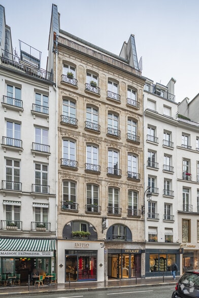 320 Rue Saint-Honoré, Paris à louer - Photo de l’immeuble – Image 1 sur 3