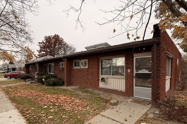 15405 E 11 Mile Rd, Roseville, MI à vendre - Photo de l’immeuble – Image 3 sur 8