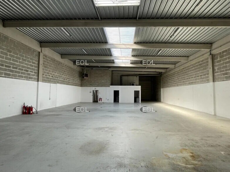 Local d’activités dans Herblay-sur-Seine à louer - Photo de l’immeuble – Image 3 sur 7