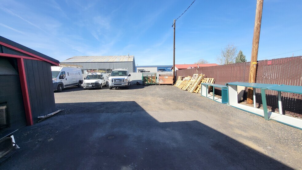 147 SE Evergreen Ave, Redmond, OR à vendre - Photo de l’immeuble – Image 2 sur 15