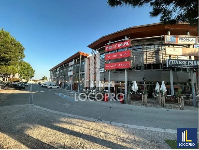 Bureau dans Fréjus à louer - Photo de l’immeuble – Image 2 sur 9
