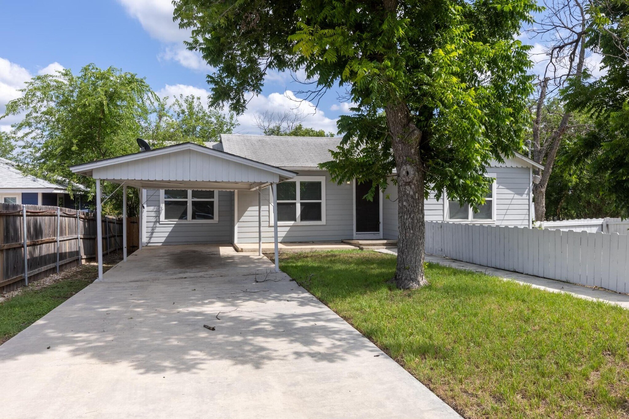 1445 Hillview Ave, New Braunfels, TX à vendre Photo de l’immeuble– Image 1 sur 30