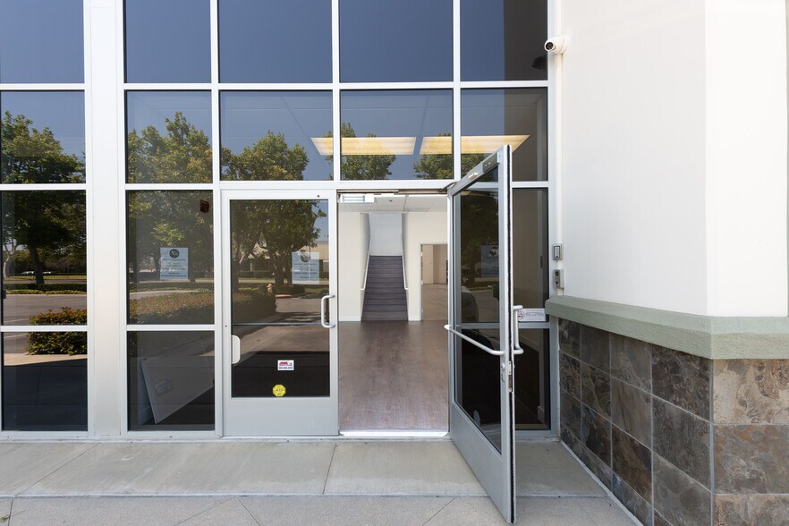 4750 Calle Carga, Camarillo, CA à vendre - Photo de l’immeuble – Image 3 sur 14