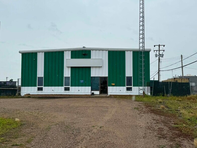 5104 42 Av, Lloydminster, SK à louer - Photo de l’immeuble – Image 2 sur 13