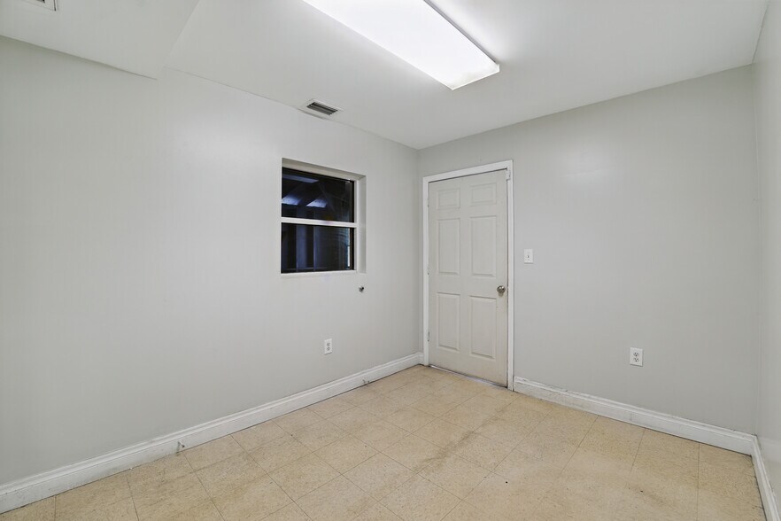 9822 Anderson Rd, Tampa, FL à vendre - Photo de l’immeuble – Image 3 sur 22