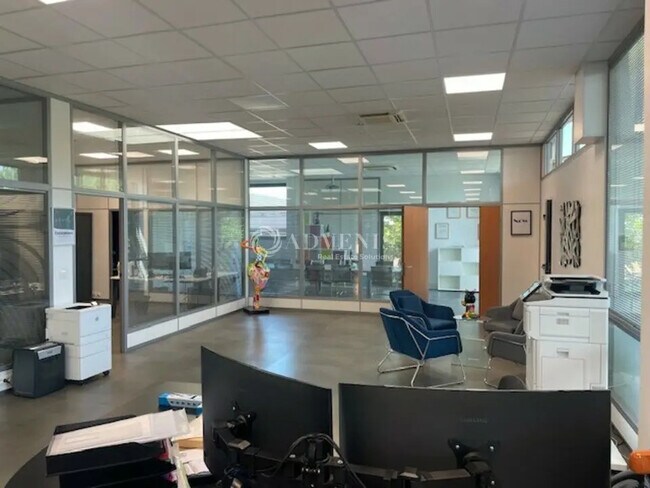 Plus de détails pour Bureau à louer