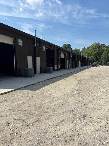 823 Bell Fork Rd, Jacksonville, NC à louer - Photo de l’immeuble – Image 3 sur 4