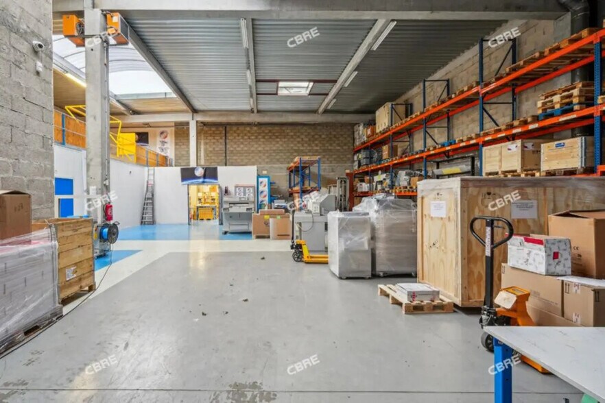 Local d'activités dans Trappes à vendre - Photo intérieure – Image 1 sur 12