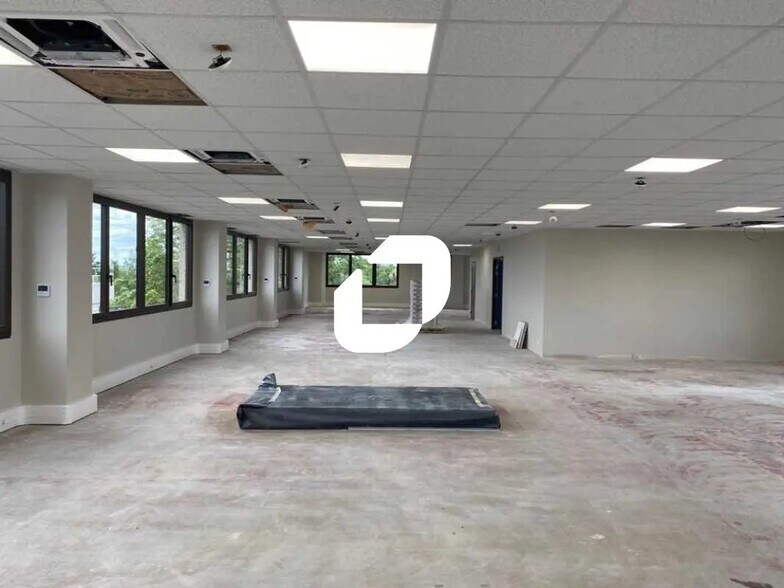 Bureau dans Osny à louer - Photo de l’immeuble – Image 3 sur 8