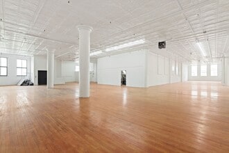 251-255 S Main St, Fall River, MA à louer Photo intérieure– Image 2 sur 21