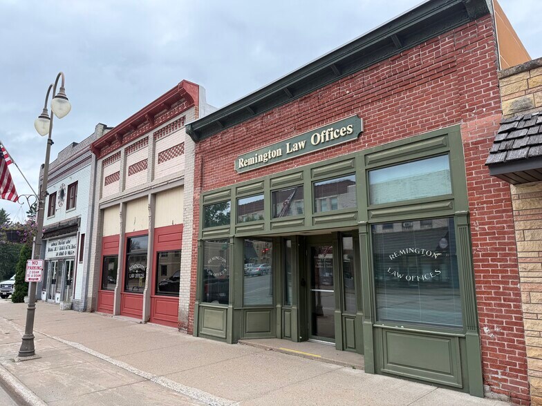 126 S Knowles Ave, New Richmond, WI à louer - Photo de l’immeuble – Image 2 sur 23