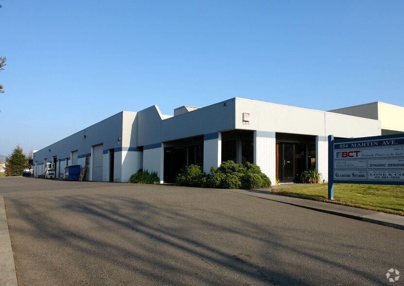 554 Martin Ave, Rohnert Park, CA à louer - Photo de l’immeuble – Image 3 sur 15