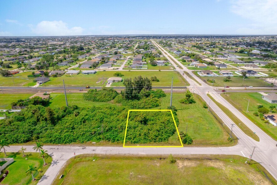 6 24th ave, Cape Coral, FL à vendre - Photo de l’immeuble – Image 2 sur 10