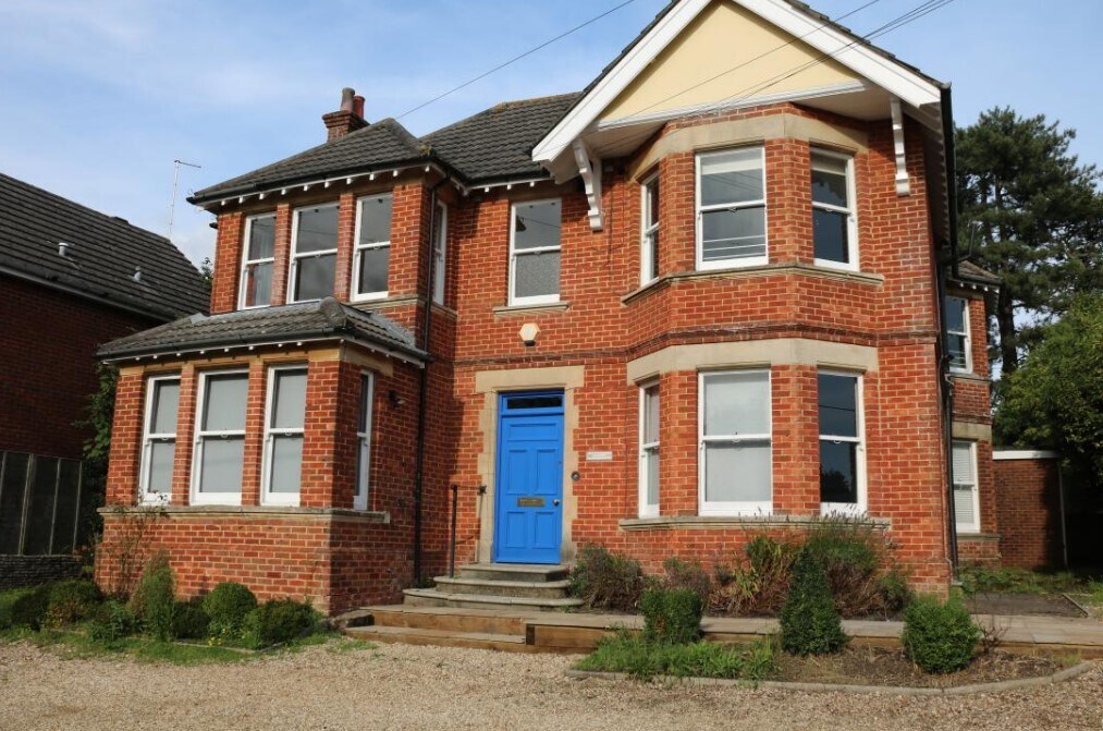 School Ln, Ringwood à louer Photo principale– Image 1 sur 2