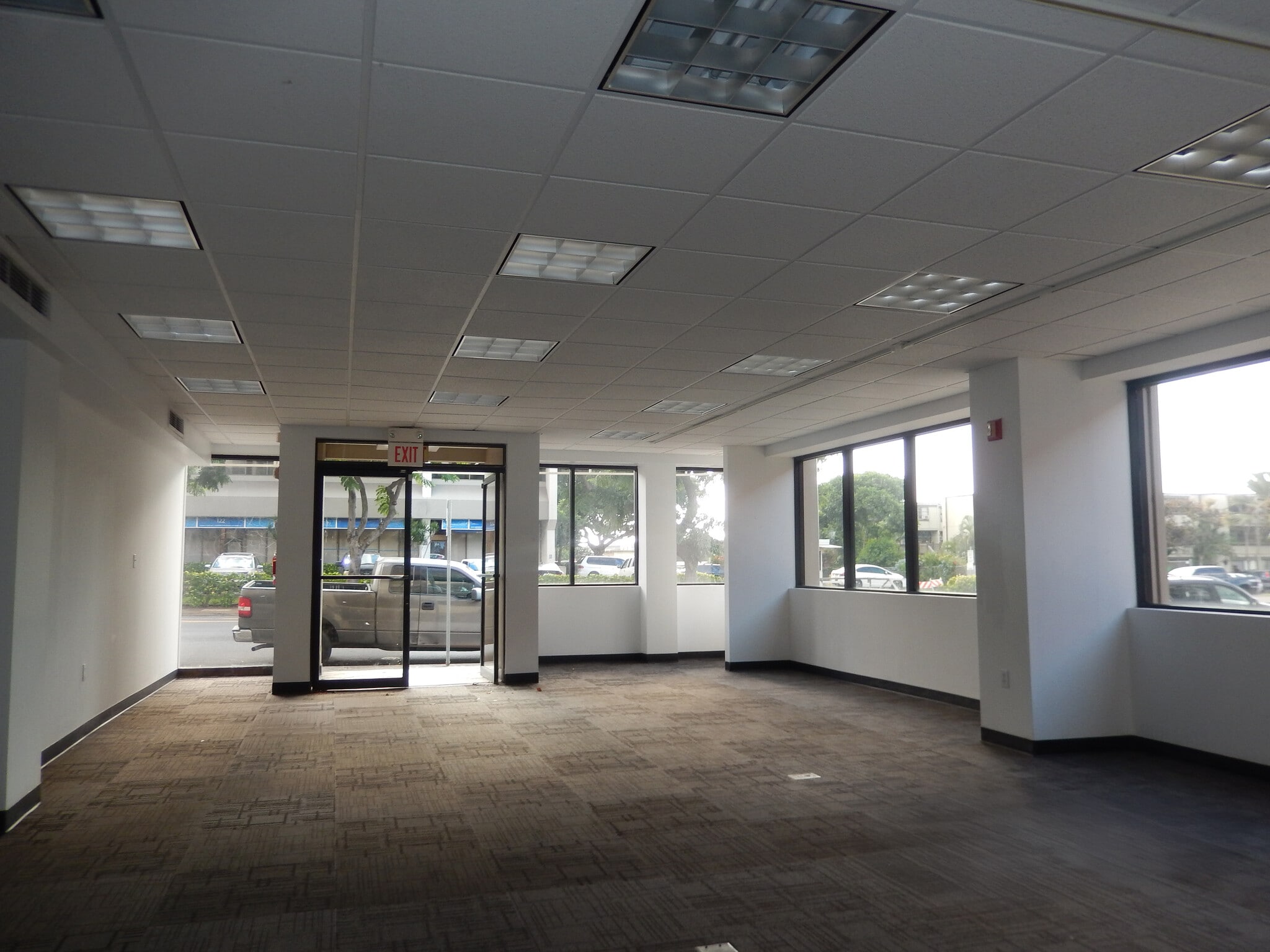 98-1238 Kaahumanu St, Pearl City, HI à louer Photo intérieure– Image 1 sur 2