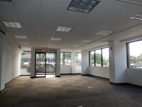 98-1238 Kaahumanu St, Pearl City, HI à louer Photo intérieure– Image 1 sur 2