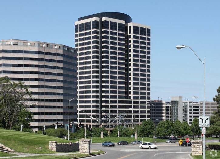 2555 Grand Blvd, Kansas City, MO à louer - Photo de l’immeuble – Image 3 sur 6