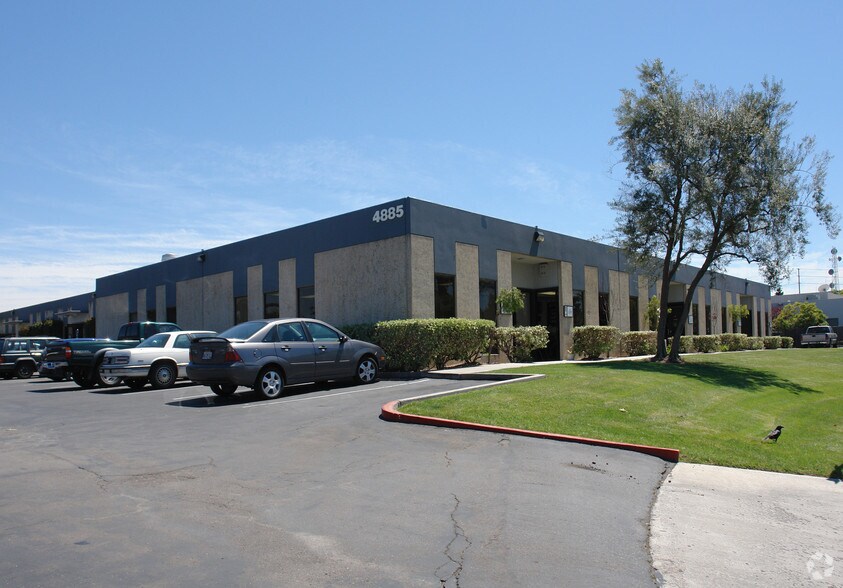 4883 Ronson Ct, San Diego, CA à louer - Photo de l’immeuble – Image 3 sur 9