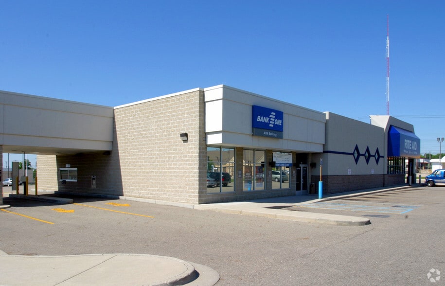 3100-3118 E Saginaw St, Lansing, MI à louer - Photo de l’immeuble – Image 3 sur 3