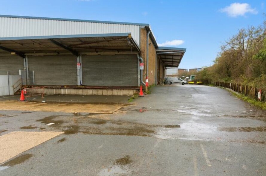 Riverway, Newport à louer - Photo de l’immeuble – Image 2 sur 2