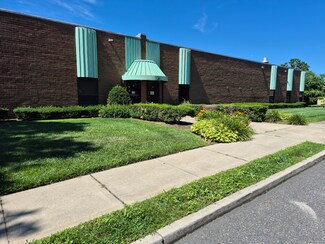 Plus de détails pour 32-40 Commercial Blvd, Medford, NY - Industriel/Logistique à louer