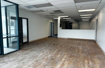 380 Courtneypark Dr E, Mississauga, ON à louer Photo intérieure– Image 2 sur 6