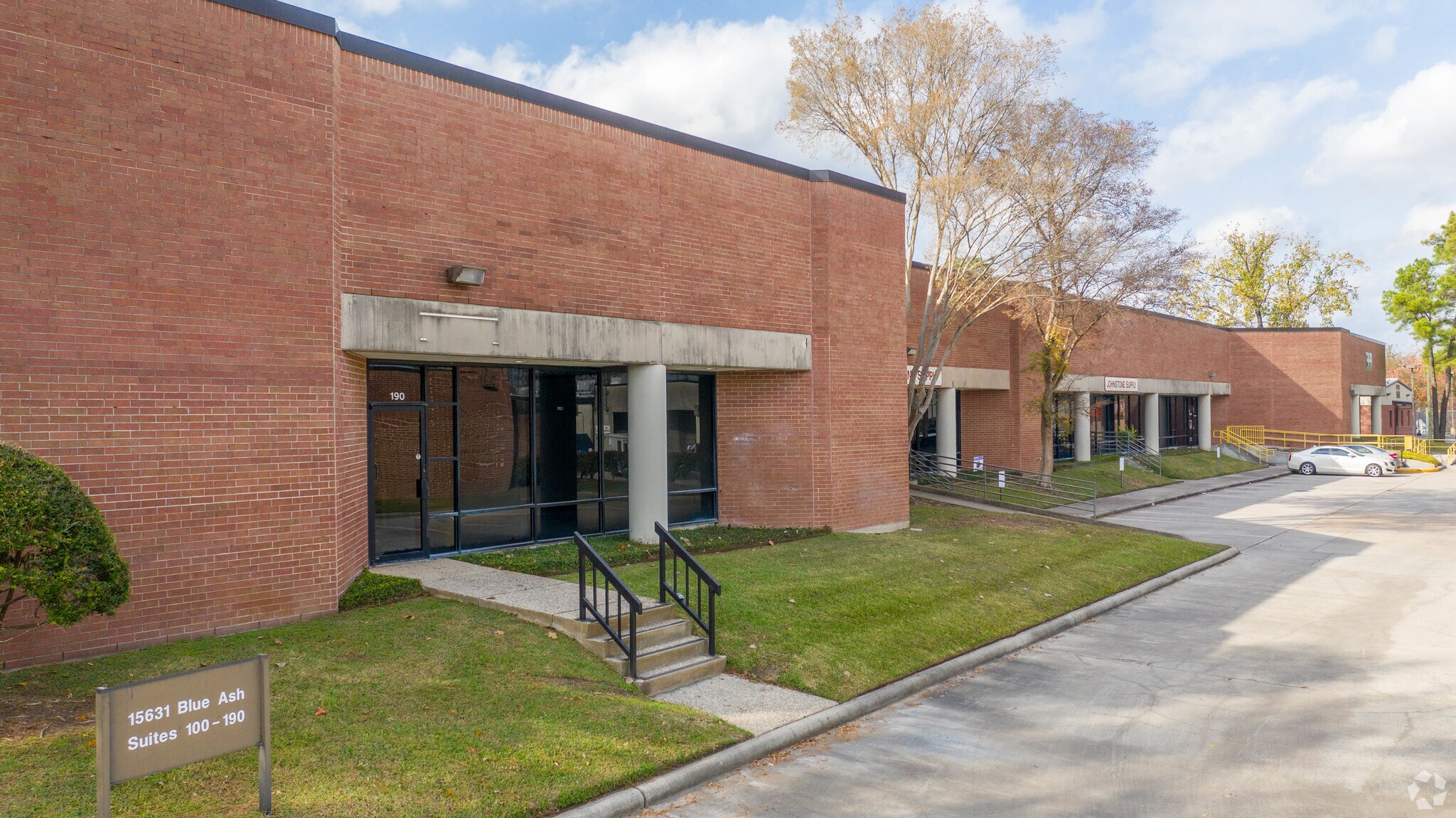 15621 Blue Ash Dr, Houston, TX à louer Photo principale– Image 1 sur 7