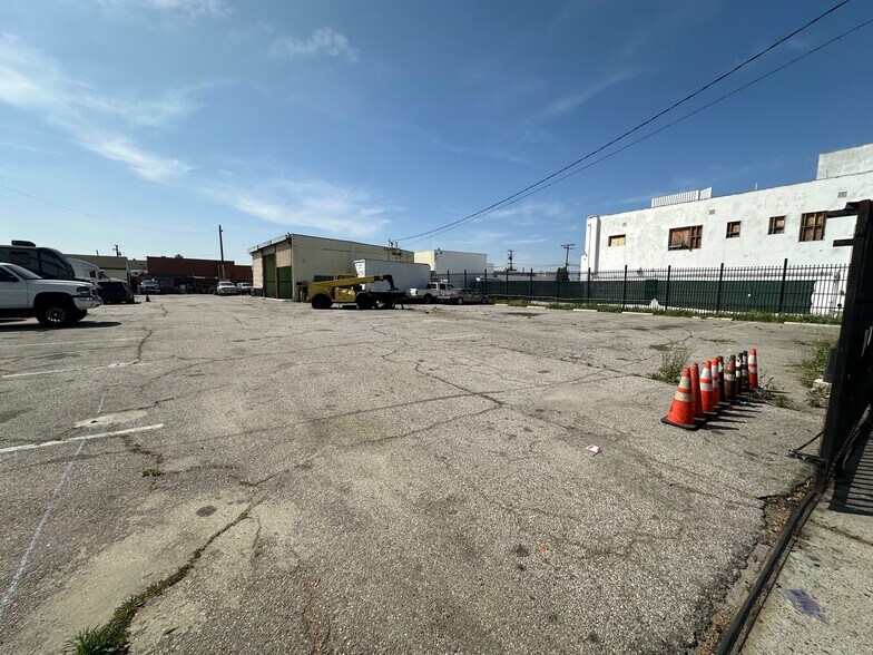 712 E Alondra Blvd, Compton, CA à louer - Photo de l’immeuble – Image 3 sur 36