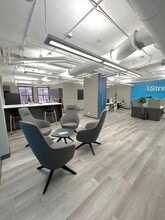 100 N LaSalle St, Chicago, IL à louer Photo intérieure– Image 2 sur 6