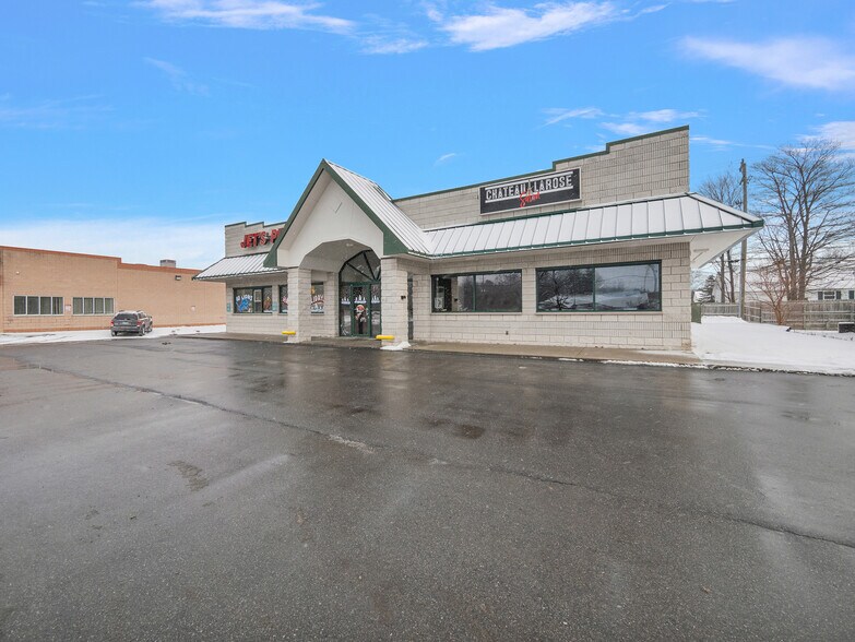 825 Michigan Ave, Marysville, MI à louer - Photo de l’immeuble – Image 2 sur 7