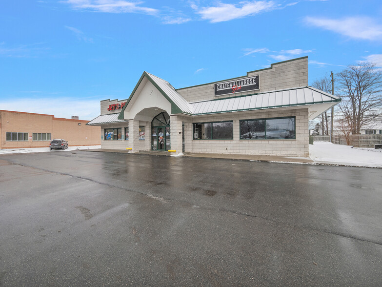 825 Michigan Ave, Marysville, MI à louer - Photo de l’immeuble – Image 3 sur 8
