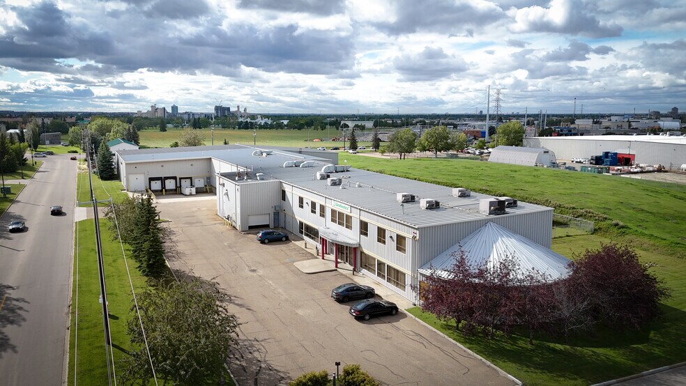 9608 25th Ave NW, Edmonton, AB à vendre - Photo de l’immeuble – Image 3 sur 10