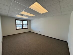 1345 W Mason St, Green Bay, WI à louer Photo intérieure– Image 2 sur 3