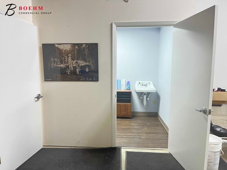 141 Industrial Dr, Boerne, TX à louer - Photo de l’immeuble – Image 3 sur 15