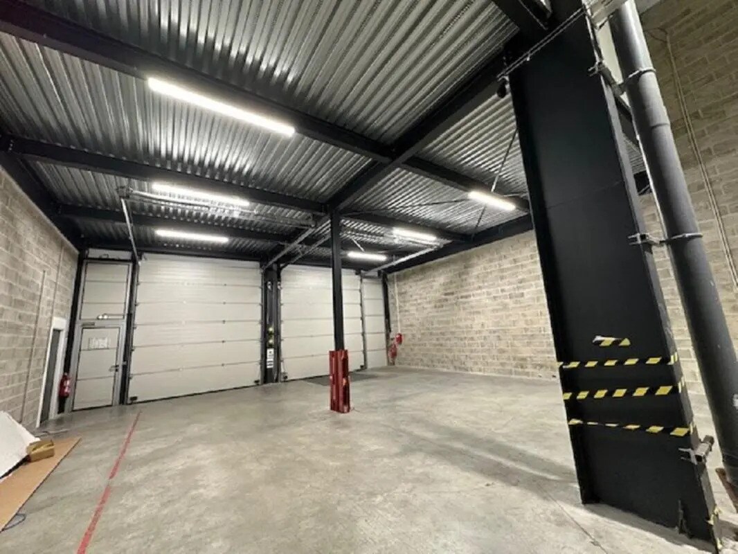 Local d'activités dans Collégien à vendre Photo intérieure– Image 1 sur 11