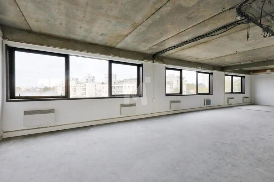 Bureau dans Bonneuil-sur-Marne à louer - Photo de l’immeuble – Image 2 sur 7