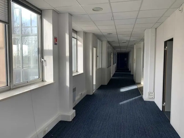 Bureau dans Neuilly-Plaisance à louer - Photo intérieure – Image 3 sur 11