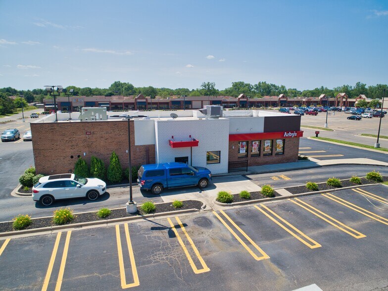 33525 8 Mile Rd, Livonia, MI à louer - Photo de l’immeuble – Image 3 sur 21