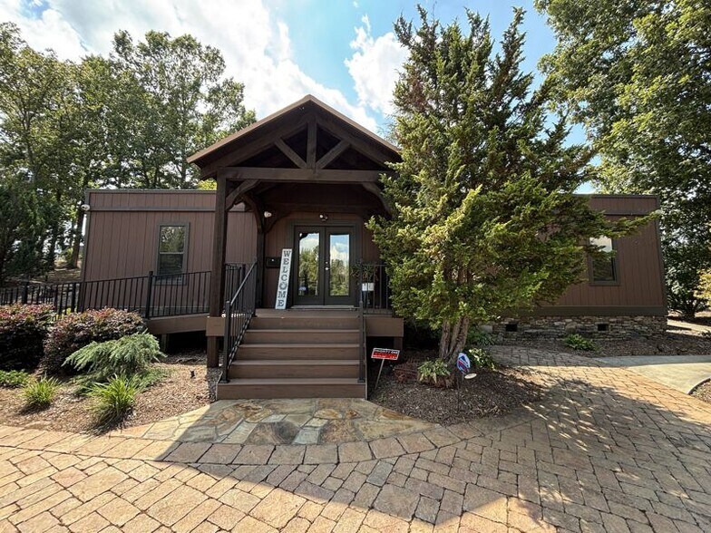 Office/Industrial property on Hwy 11 portefeuille de 2 biens à vendre sur LoopNet.fr - Photo principale – Image 1 sur 33