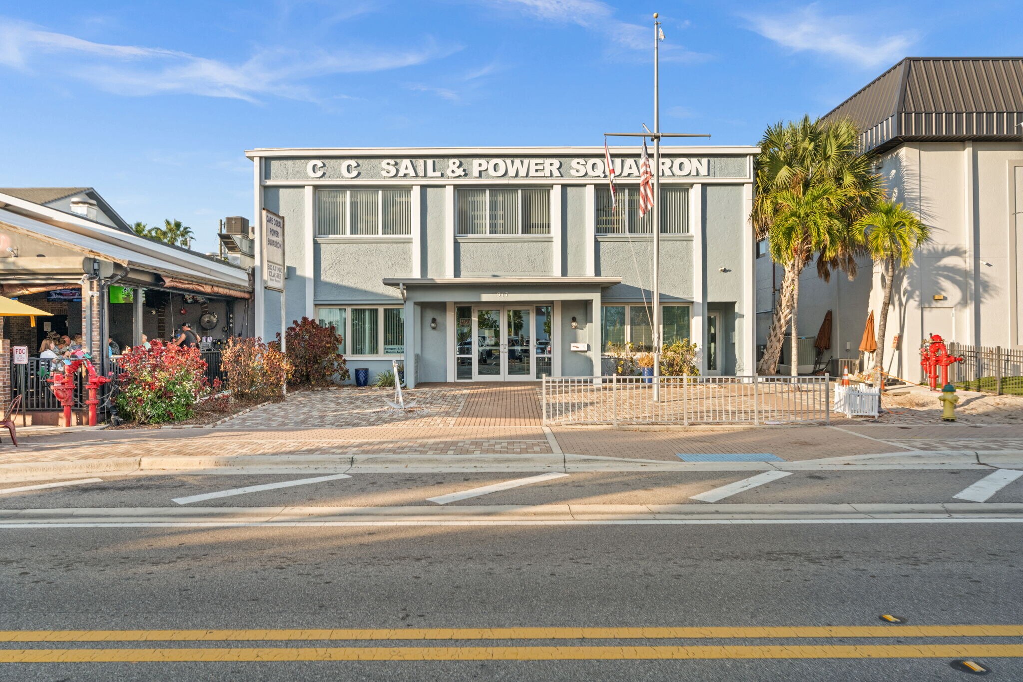 917 SE 47th Ter, Cape Coral, FL à vendre Photo principale– Image 1 sur 48