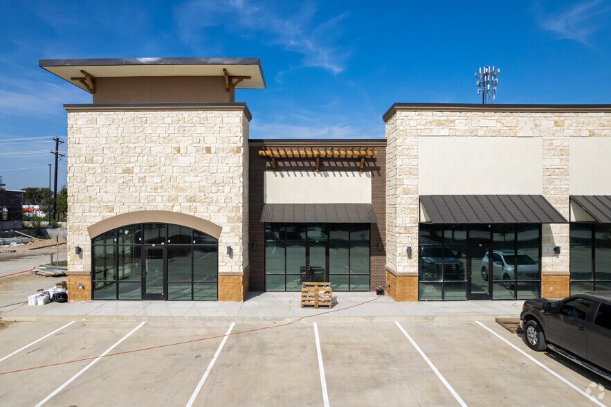 14111 King Rd, Frisco, TX à louer - Photo de l’immeuble – Image 3 sur 20
