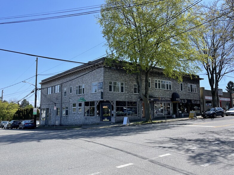 8212-8218 Greenwood Ave N, Seattle, WA à vendre - Photo de l’immeuble – Image 2 sur 16