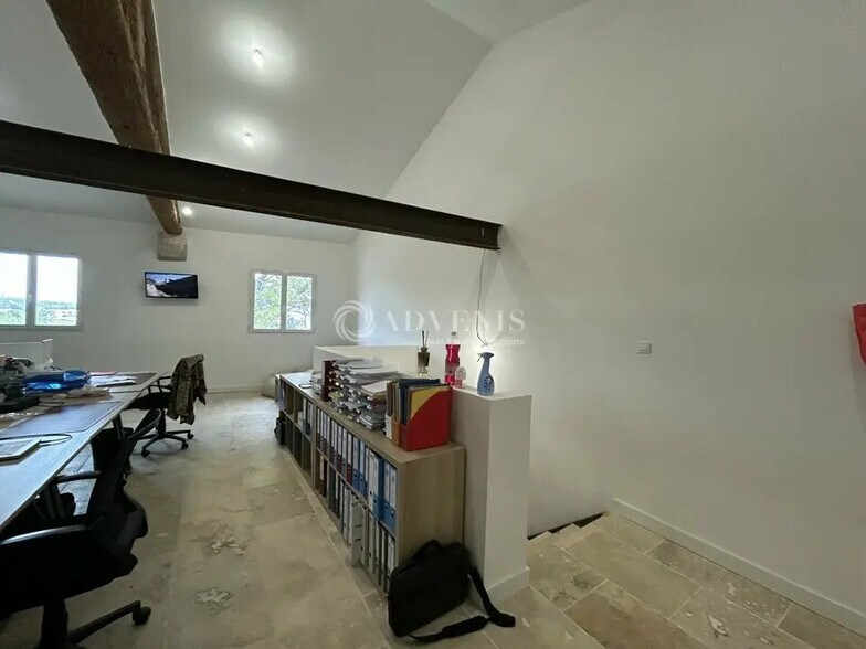 Bureau dans à louer - Photo intérieure – Image 2 sur 8