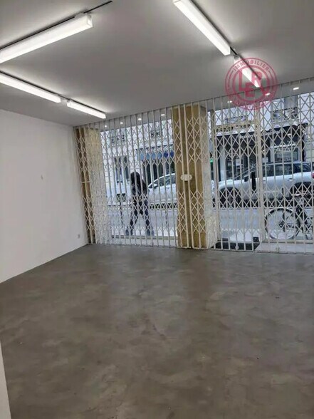 Local commercial dans Paris à louer - Photo de l’immeuble – Image 3 sur 4